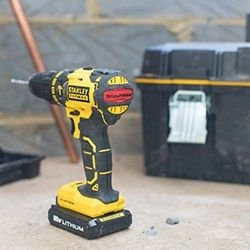 Akumulatorowa wiertarko-wkrętarka z udarem Stanley Fatmax FMC628C2K