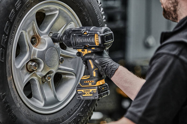 Klucz udarowy Dewalt DCF900NT