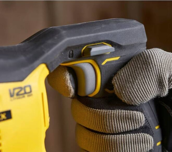 Akumulatorowa piła szablasta SFMCS300D2K-QW Stanley Fatmax + 2 x akumulator + ładowarka + kufer