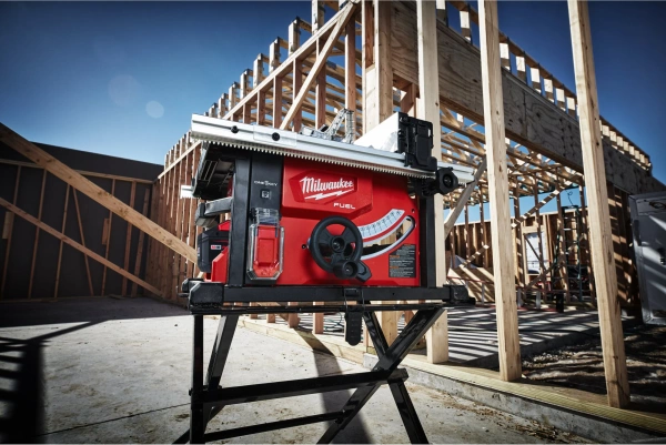 Pilarka stołowa Milwaukee M18 FTS210-0