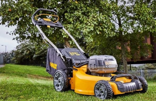 Kosiarka akumulatorowa Dewalt DCMW564N