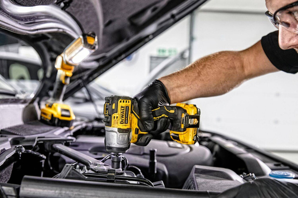 Klucz udarowy Dewalt DCF902D2