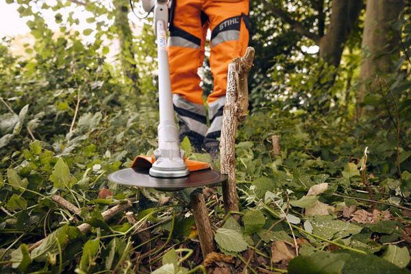 Kosa spalinowa Stihl FS 561 C-EM z piła tarczowa MZ 250-26