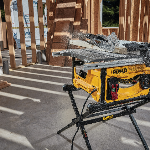 Pilarka stołowa Dewalt DWE7485