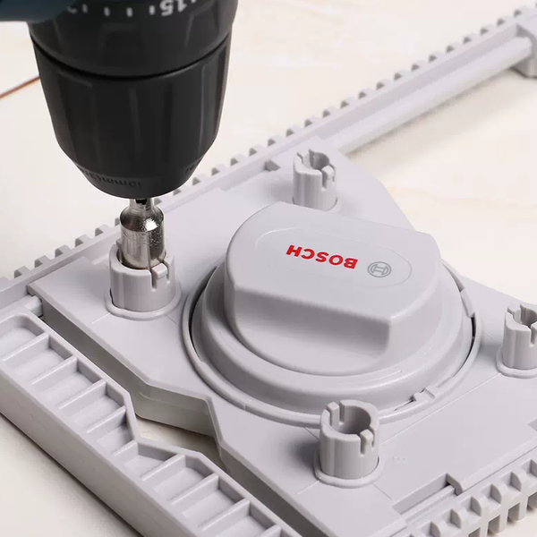 Przyrząd do centrowania Bosch do piły otwornicy i wierteł