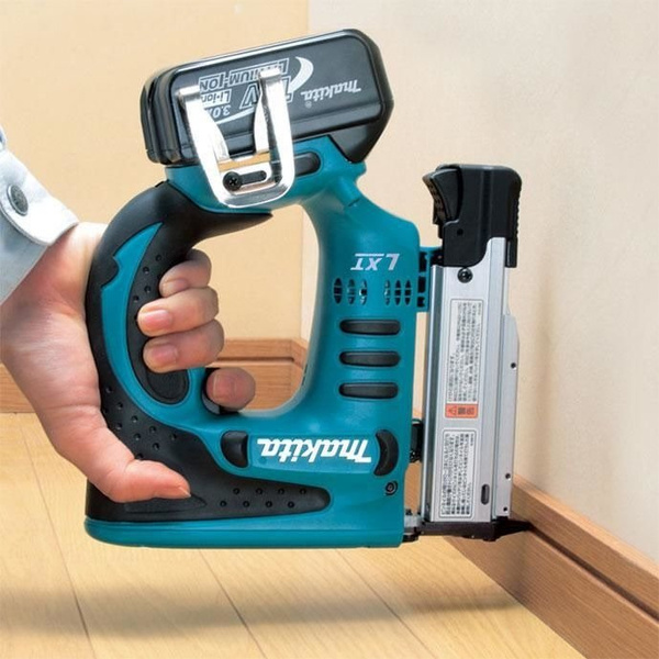 Zszywacz Makita DST221Z