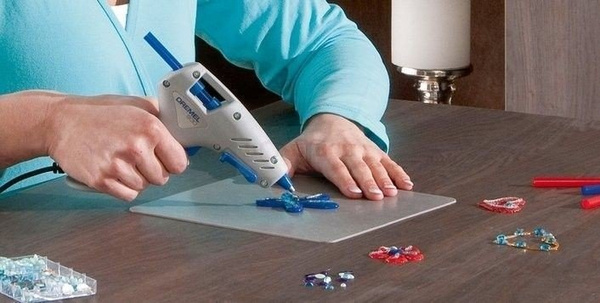 Dremel Glu Gun 930-18 Hobby - Pistolet do kleju + 18 szt. osprzętu