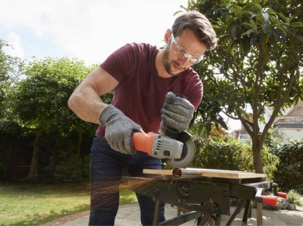 Szlifierka kątowa Black Decker BEG010-QS