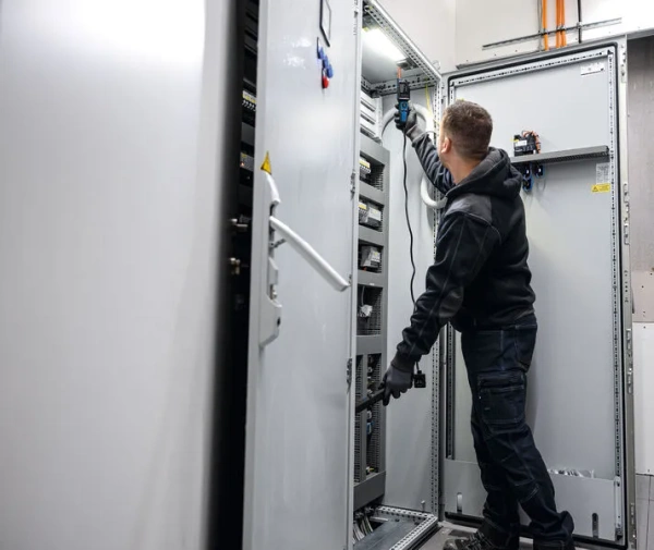 Multimetr cyfrowy Bosch EXPERT EXDM600-17 (0601077200)