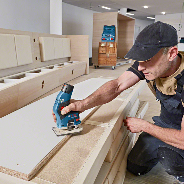 Frezarka górnowrzecionowa Bosch GKF 12V-8