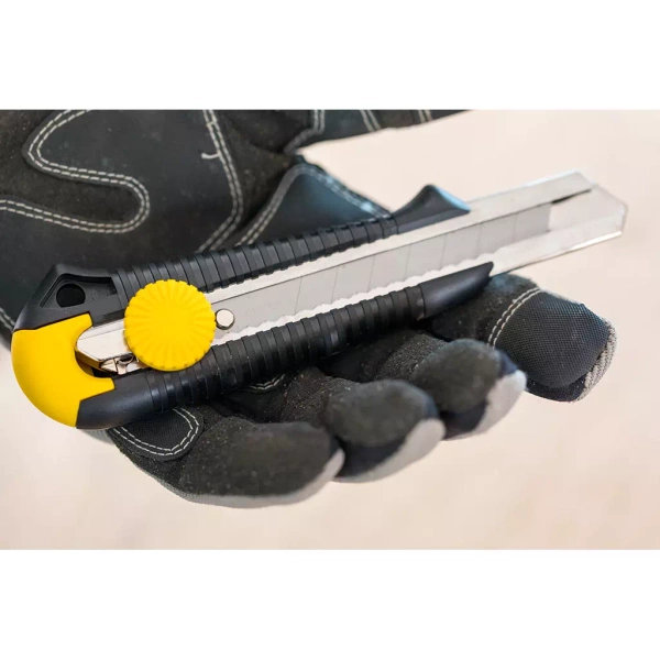 Nożyk z ostrzem łamanym 18 mm MPO Dynagrip Stanley 1-10-418