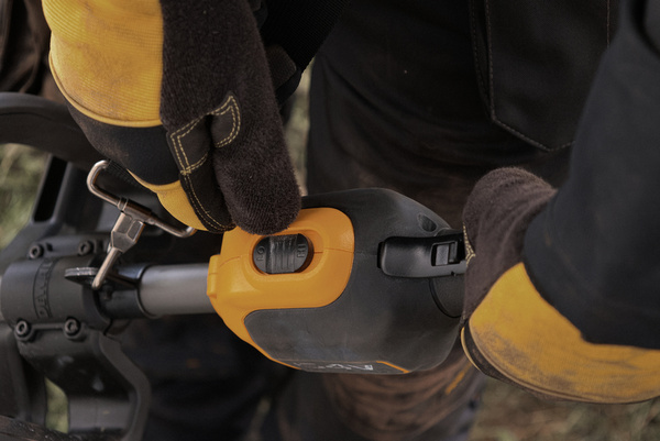 Wielofunkcyjne narzędzie ogrodowe DeWALT DCMAS5713X1