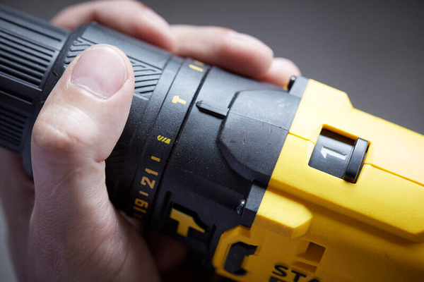 Wiertarko-wkrętarka udarowa Stanley SFMCD711D22-QW