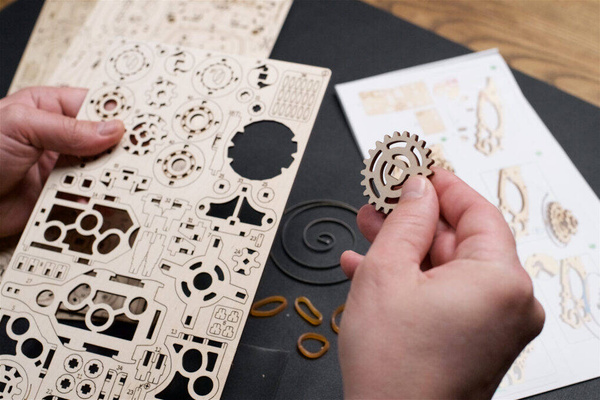 Drewniany samochód sportowy Winged Sports Coupe 70205