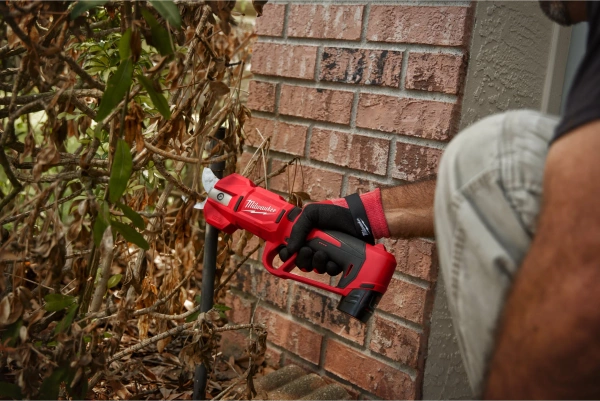 Sekator akumulatorowy Milwaukee M12 BLPRS-202