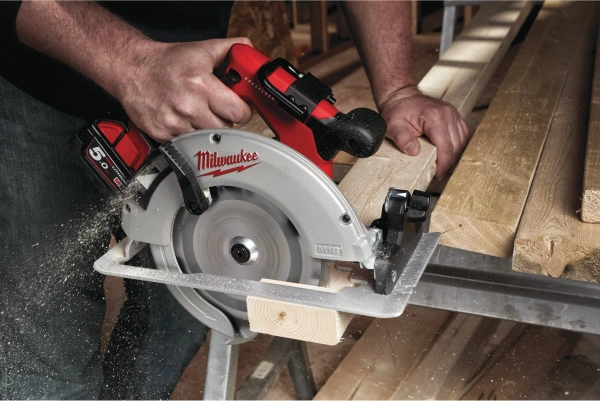 Pilarka tarczowa Milwaukee M18 BLCS66-0X