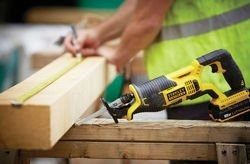 Akumulatorowa piła szablowa Stanley Fatmax FMC675D2