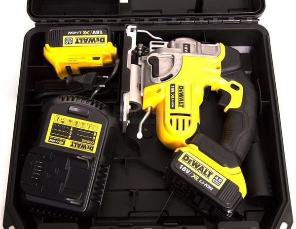 Wyrzynarka Dewalt DCS331M2