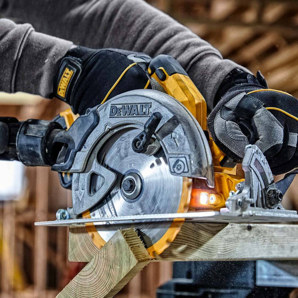 Pilarka tarczowa DeWALT DCS570NT