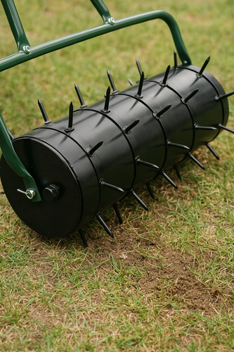 Walec ogrodowy Werkstar ROSARIO z akcesoryjnymi kolcami do aeracji