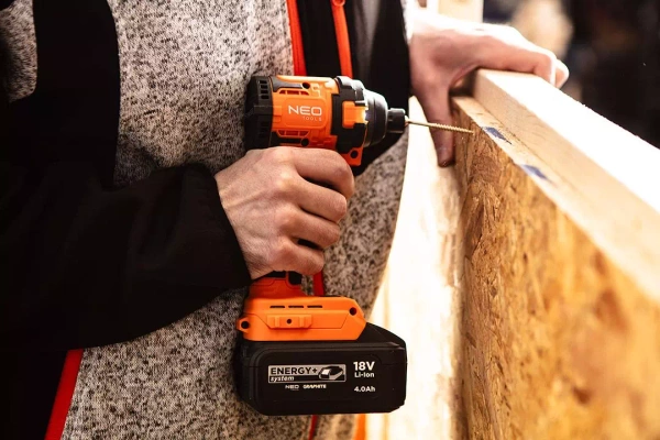 Zakrętarka udarowa Neo Tools 04-612