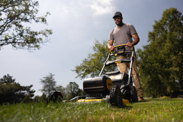 Kosiarka akumulatorowa Dewalt DCMWP134W2