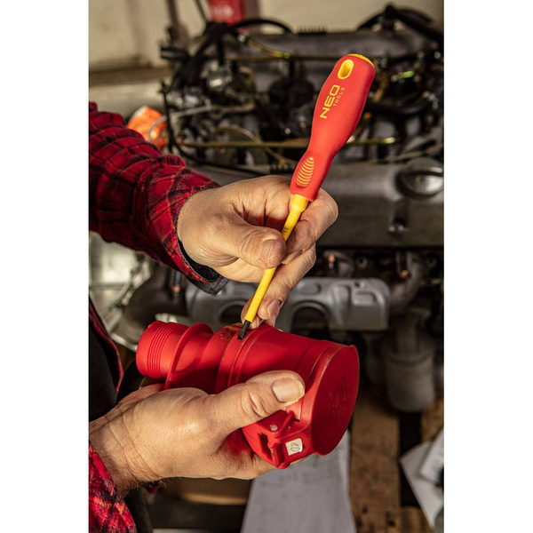 Wkrętak NEO Tools 4.0x100mm 1000V 04-053