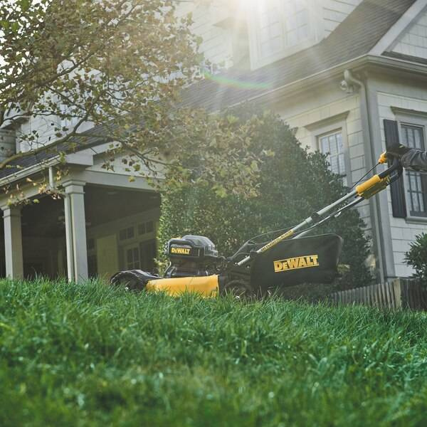 Kosiarka akumulatorowa DeWALT DCMWSP564N