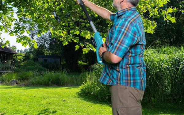 Akumulatorowa pilarka łańcuchowa z trzonkiem teleskopowym Gardena TCS 20/18V P4A 14770-20