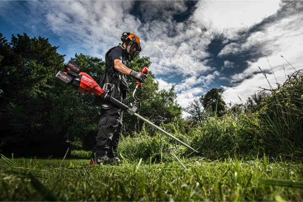 Podkaszarka Milwaukee M18 F2BCU-0