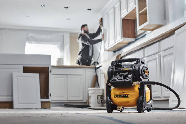 Kompresor DeWALT DCC1018N-XJ