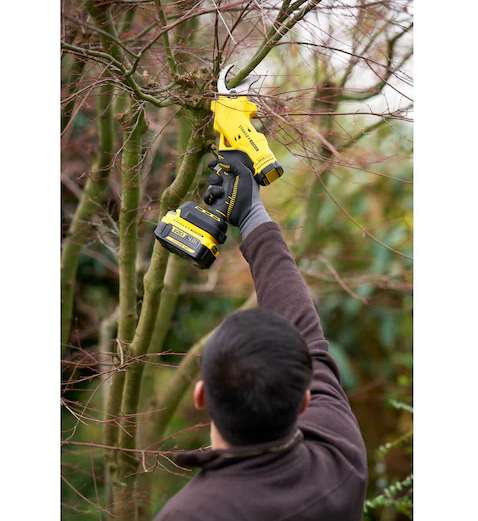 Sekator akumulatorowy Stanley Fatmax SFMCPP32M1