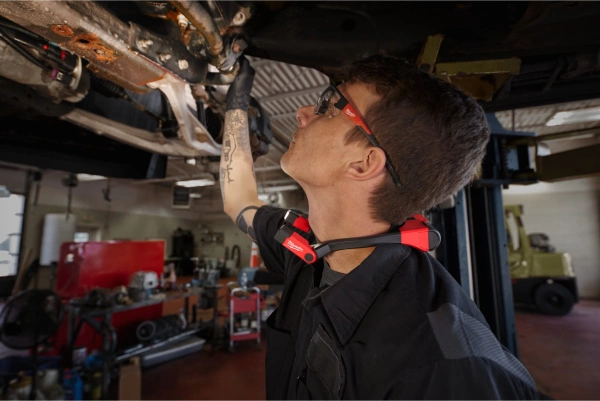 Latarka na szyję Milwaukee L4 NL400-301