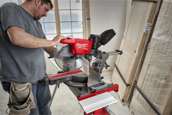 Ukośnica Milwaukee M18 FMS305-0