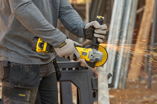 Szlifierka kątowa Stanley Fatmax SFMCG710B