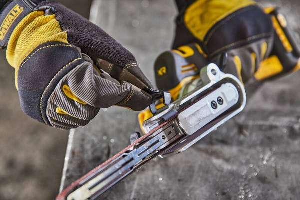 Pilnik taśmowy Dewalt DCM200N