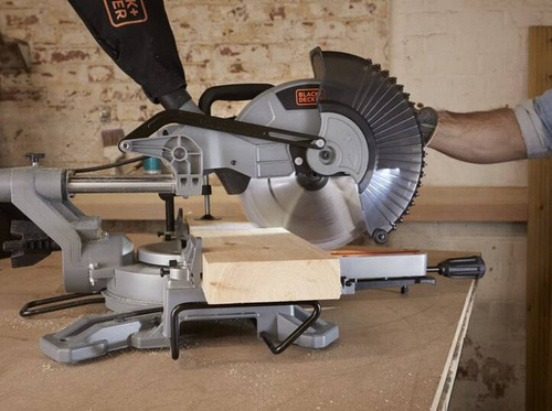 Ukośnica Black Decker BES710-QS