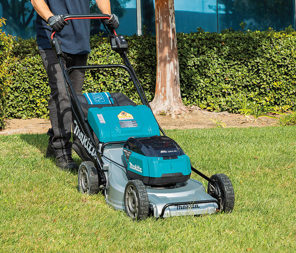 Kosiarka Makita DLM533PT4