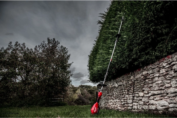 Nożyce do żywopłotu Milwaukee M18 FOPH-HTA przystawka QUIK-LOK