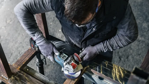 Włókninowa tarcza czyszcząca Bosch PRO N377, 115 mm, 22,23 mm, X-Lock 2608621832