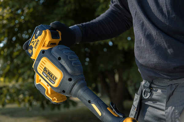 Podkaszarka Dewalt DCM561P1S