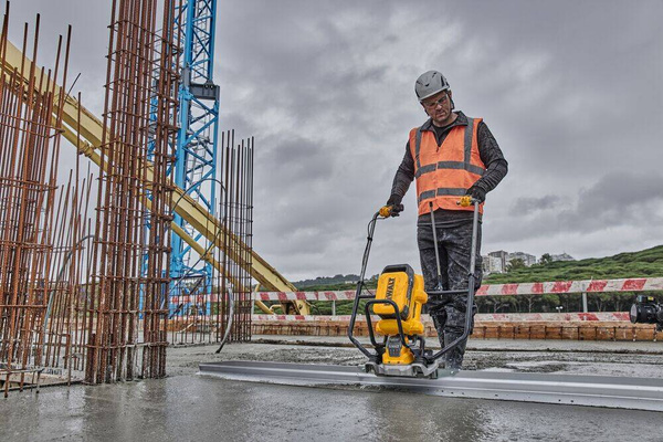 Łata wibracyjna do betonu Dewalt DCPS330N