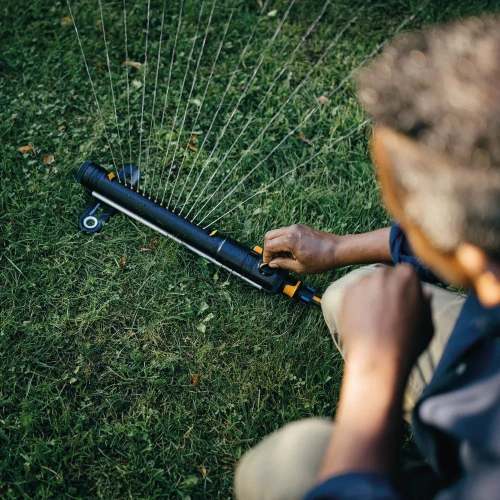 Zraszacz wahadłowy Fiskars 1070832