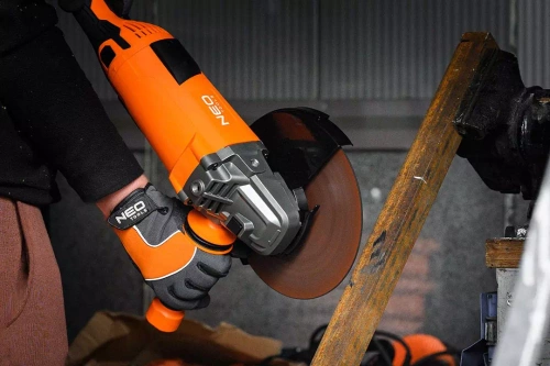 Szlifierka kątowa NEO Tools 04-715