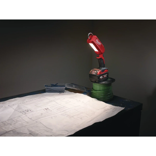 Lampa warsztatowa Milwaukee M18 IL-0