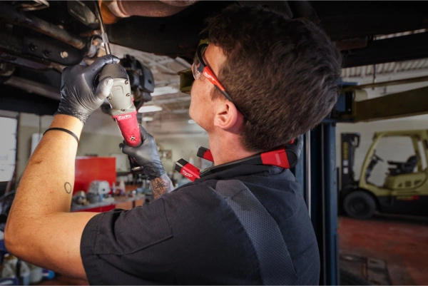 Latarka na szyję Milwaukee L4 NL400-301