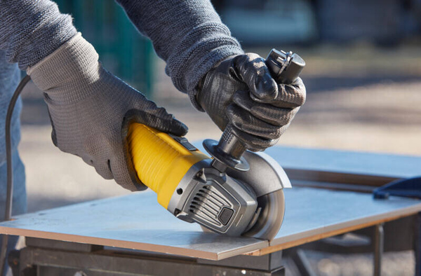 Szlifierka kątowa Stanley FMEG220K-QS