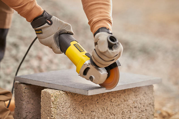 Szlifierka kątowa Stanley Fatmax FMEG225VS