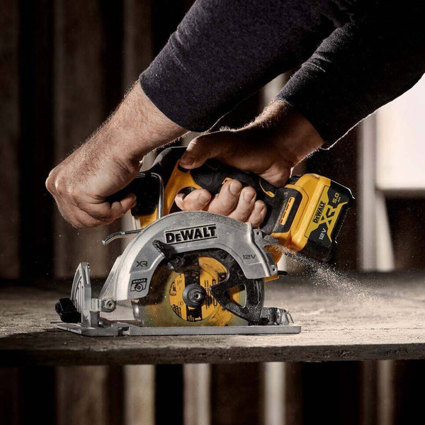 Pilarka tarczowa Dewalt DCS512N