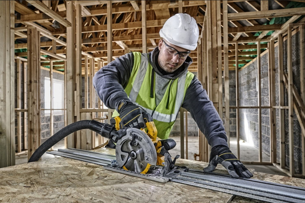 Pilarka tarczowa Dewalt DCS572NT